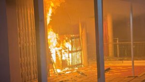 Incendio en la terraza de un local comercial en Alc&uacute;dia, Mallorca.