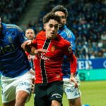 Jan Virgili en un partido de fútbol contra el Real Oviedo