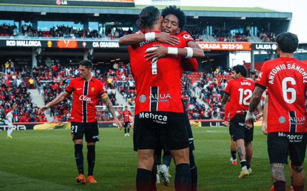 Jugadores del RCD Mallorca celebrando un gol en el estadio
