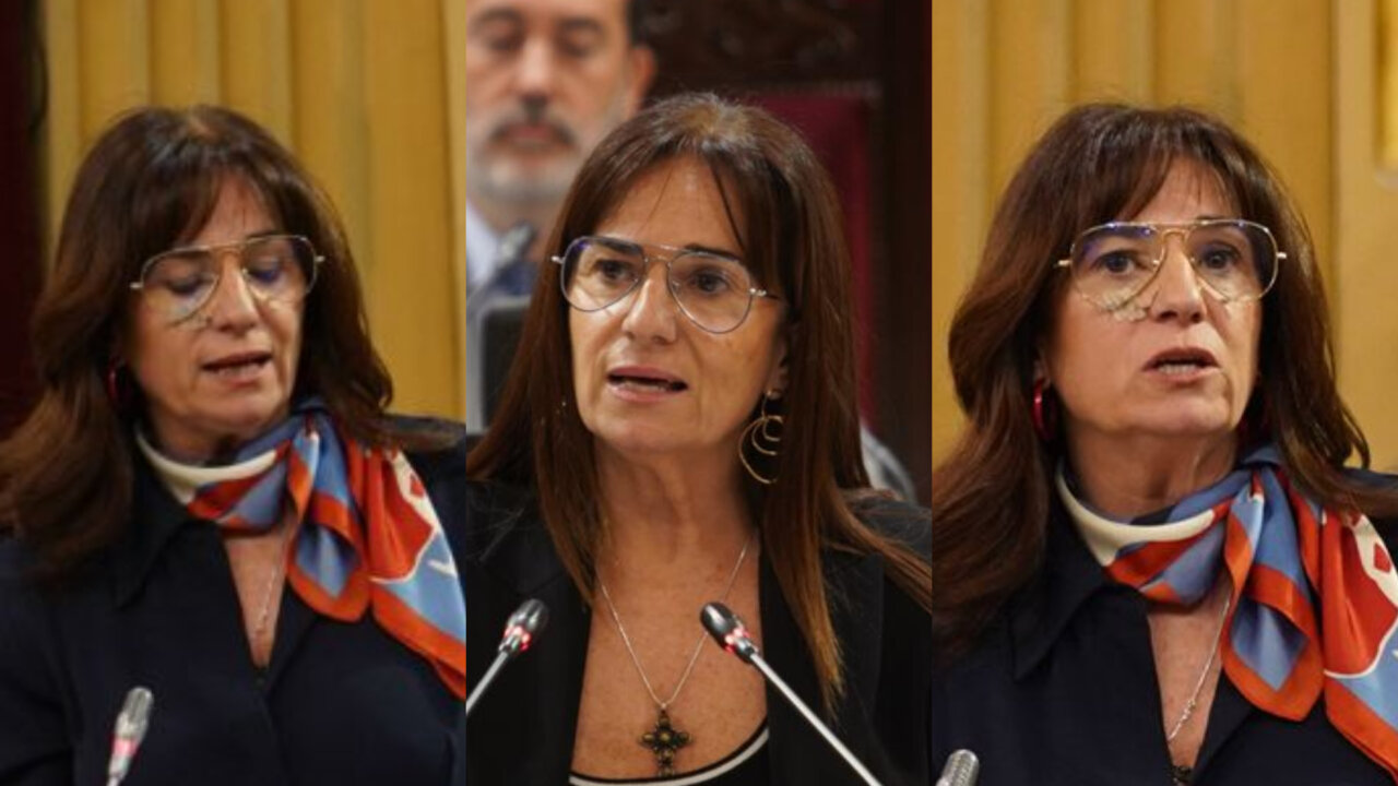 Manuela Ca&ntilde;adas, portavoz de Vox, en el Parlamento de Baleares.