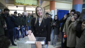 Mar&iacute;a Guardiola votando en las elecciones de Extremadura