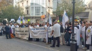 Concentraci&oacute;n de m&eacute;dicos en Palma exigiendo dignidad laboral y un nuevo estatuto.