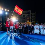 Equipo español celebrando en el Mundial de vela adaptada en Omán