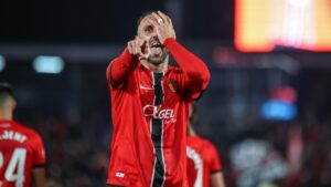 Jugador del Mallorca celebrando un gol en un partido de copa