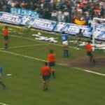 Partido de fútbol entre Oviedo y Mallorca en 1988 con jugadores en el campo.