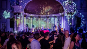 Evento TARDEVIEJA en Palma con m&uacute;sica y baile en ambiente festivo