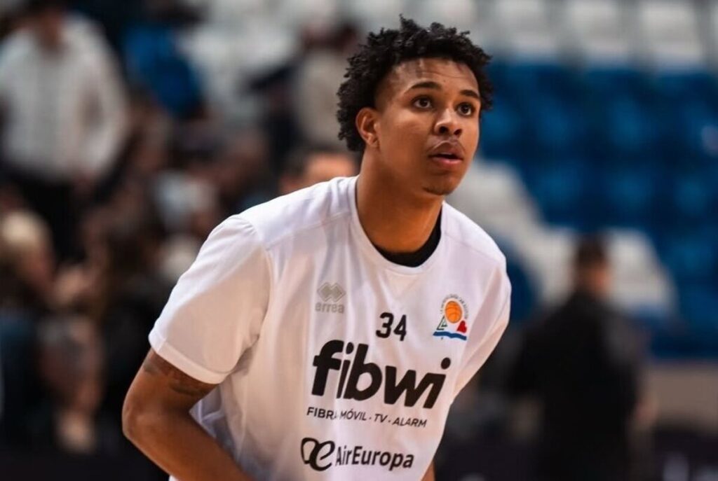 Patrick Spencer en la cancha con camiseta del Fibwi Mallorca