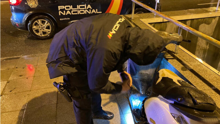 Detenido tras robar una moto y huir sin casco y salt&aacute;ndose sem&aacute;foros en Palma
