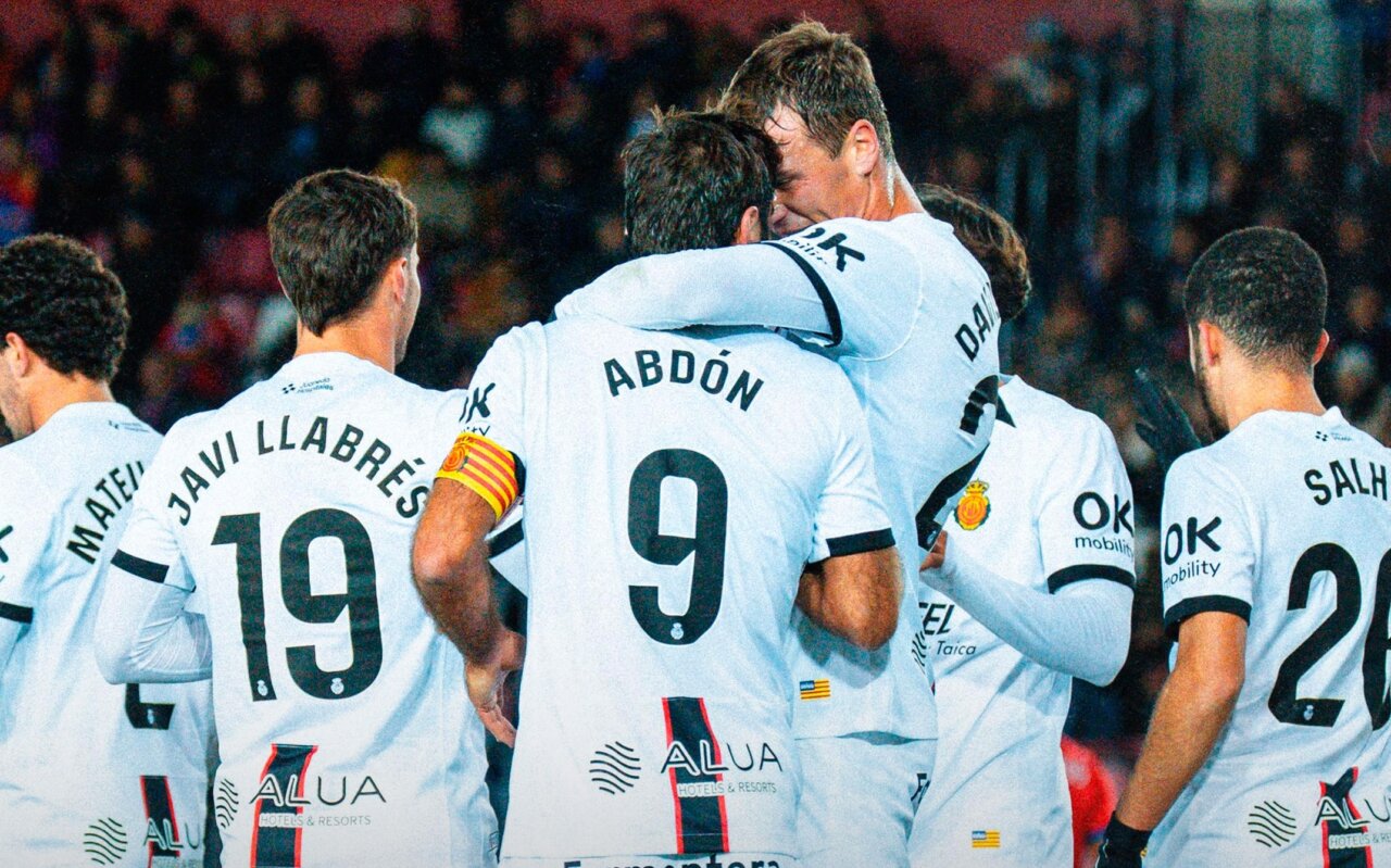 Jugadores del RCD Mallorca celebrando un gol en la copa 2025