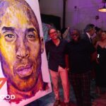 Ren&eacute; M&auml;kel&auml; junto a su obra en Wynwood, Miami.