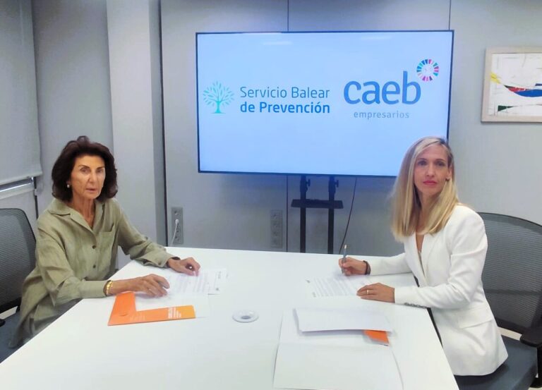 Firma de acuerdo entre CAEB y Servicio Balear de Prevención