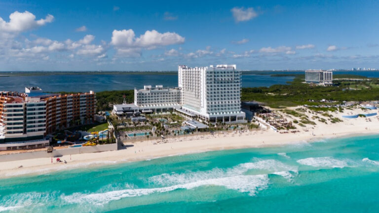 RIU Hotels abre su sexto hotel en Cancún el Riu Ventura