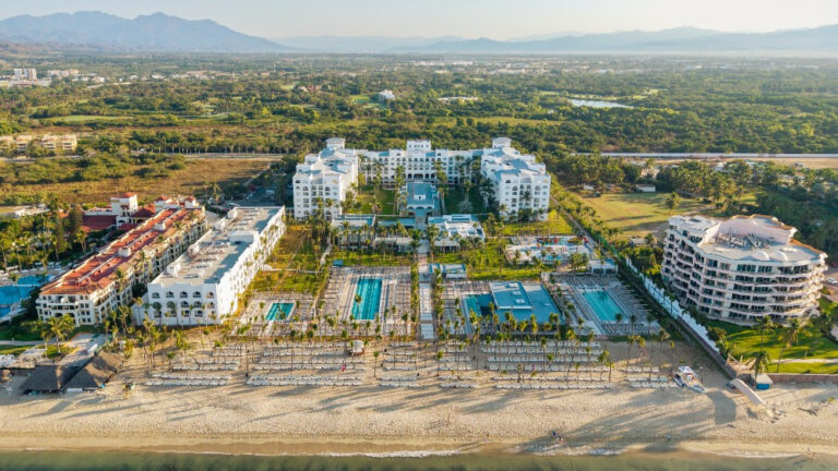 Vista aérea del hotel Riu Jalisco en la Riviera Nayarit