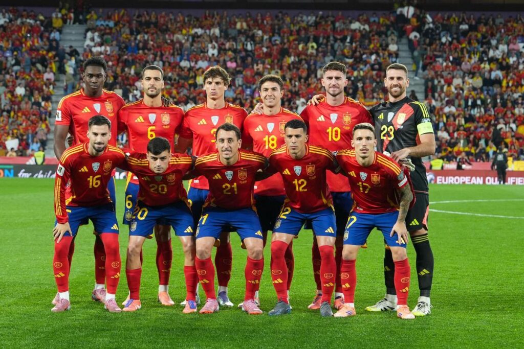 Equipo de fútbol de España posando para una foto oficial