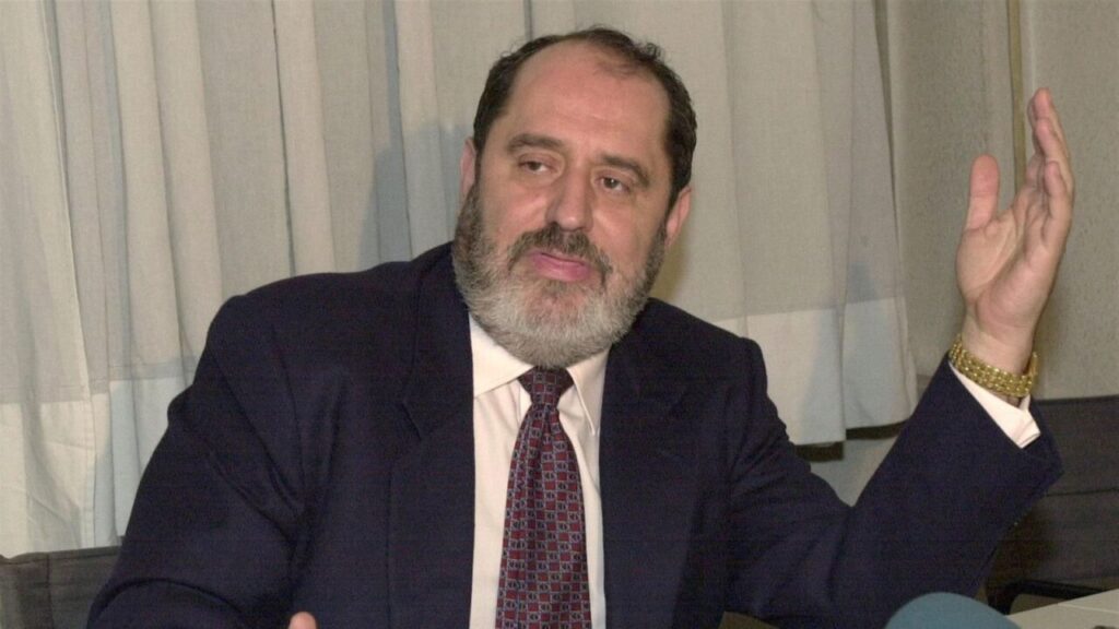 Emilio Rodr&iacute;guez Men&eacute;ndez durante una entrevista en 1995