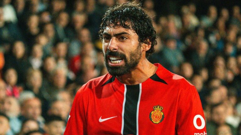 Sam&uacute; Costa celebrando un gol con el RCD Mallorca en Mestalla