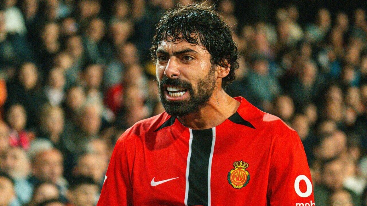 Sam&uacute; Costa celebrando un gol con el RCD Mallorca en Mestalla
