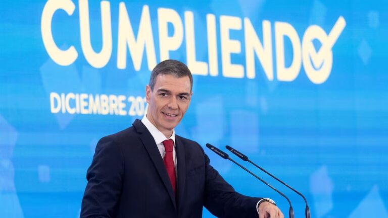 Pedro S&aacute;nchez durante una rueda de prensa en diciembre de 2025