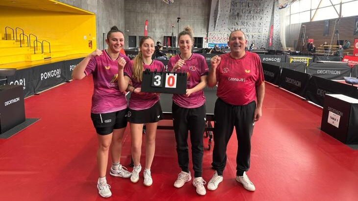 Equipo de tenis de mesa Son Cladera celebrando victoria 3-0