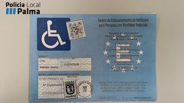 Tarjeta de estacionamiento para personas con movilidad reducida falsificada