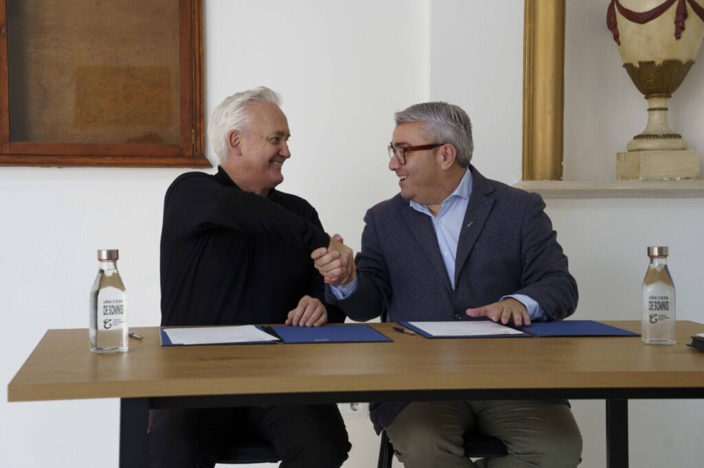 El teatro de Inca abre sus bastidores a estudiantes de arte y diseño de Adema