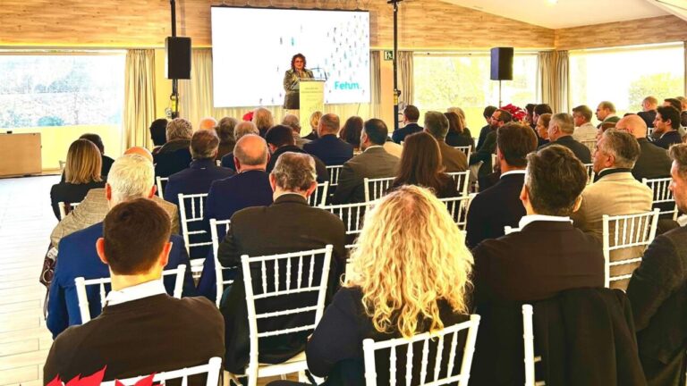 Mar&iacute;a Jos&eacute; Aguil&oacute; interviniendo en convenci&oacute;n de la FEHM