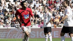 Dani G&uuml;iza celebrando un gol con el RCD Mallorca en Mestalla