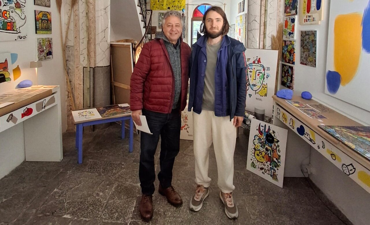 Xisco Barcel&oacute; y Space Rapha&euml;l en su taller de arte