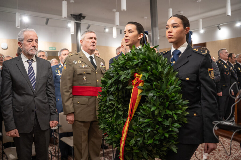 Ceremonia del 202 aniversario de la Polic&iacute;a Nacional con ofrenda floral