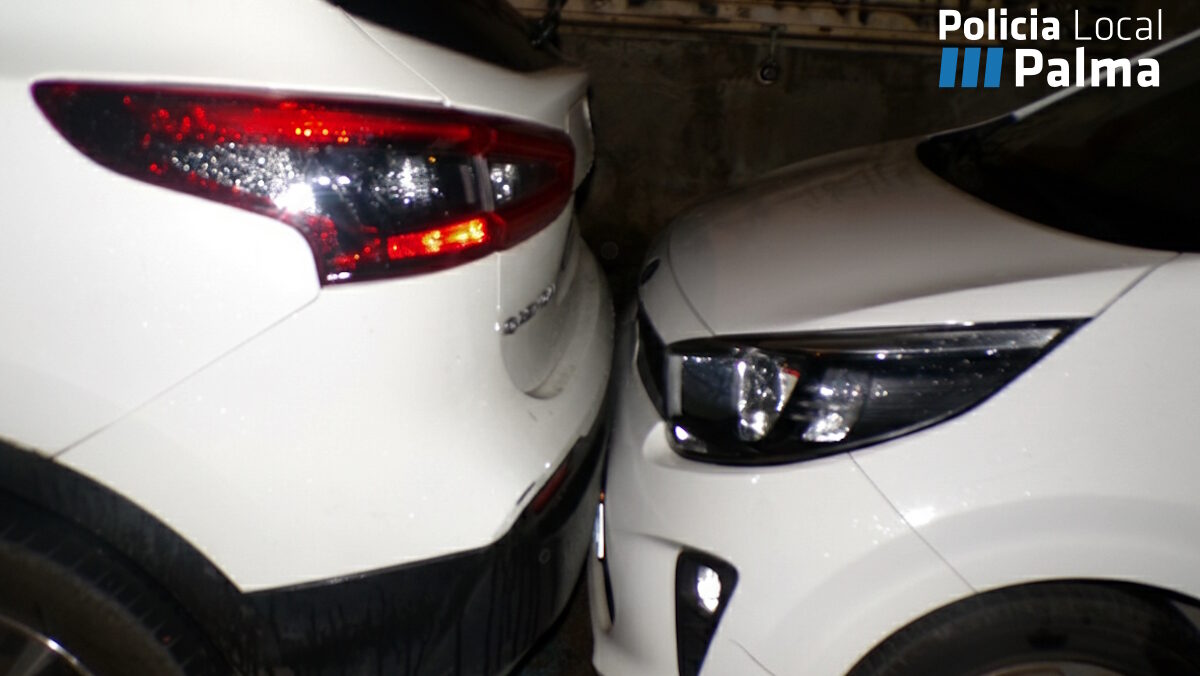 Un conductor borracho se estampa contra cuatro coches y pega a los agentes mientras le deten&iacute;an