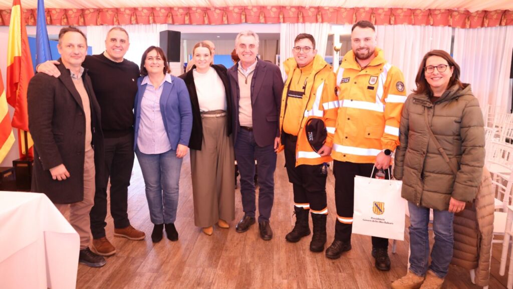 Homenaje a voluntarios de Protección Civil en Baleares con Marga Prohens