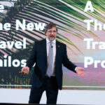 Presentaci&oacute;n de World2Meet en Fitur 2026 con un ponente en el escenario