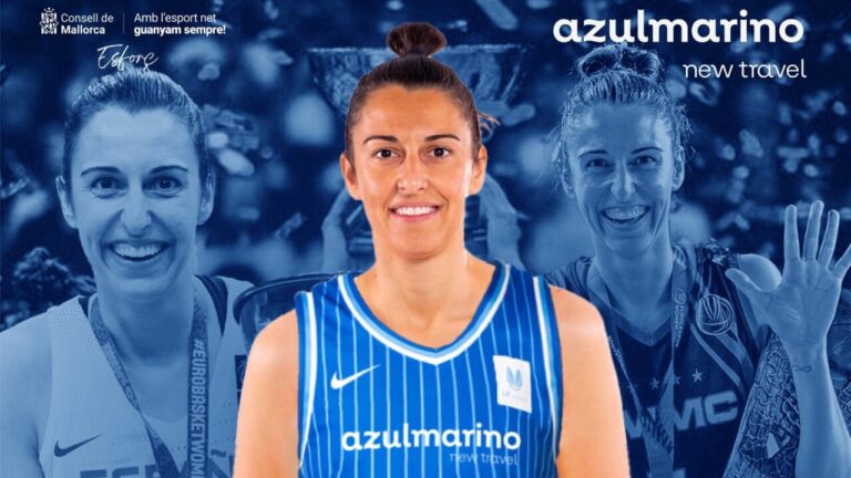 Alba Torrens en uniforme del Azulmarino Mallorca sonriendo