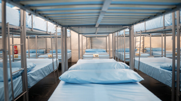 M&aacute;s de 1.100 migrantes pasan por los m&oacute;dulos de los puertos baleares en menos de tres meses