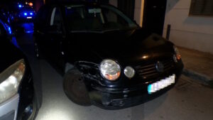 Veh&iacute;culo negro da&ntilde;ado tras un accidente en Palma de Mallorca.