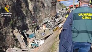 Vista del accidente de tren en Adamuz con rescatistas presentes