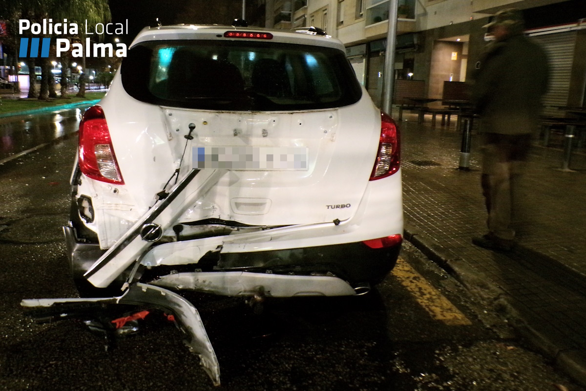 Coche contra el que chocó el causante del accidente.