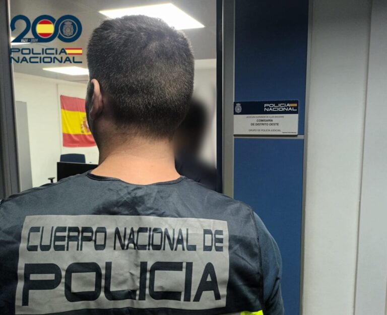 Agente de la Polic&iacute;a Nacional en comisar&iacute;a tras agresi&oacute;n por celos