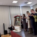 Ceremonia de homenaje a Francesc Antich en Algaida con retrato