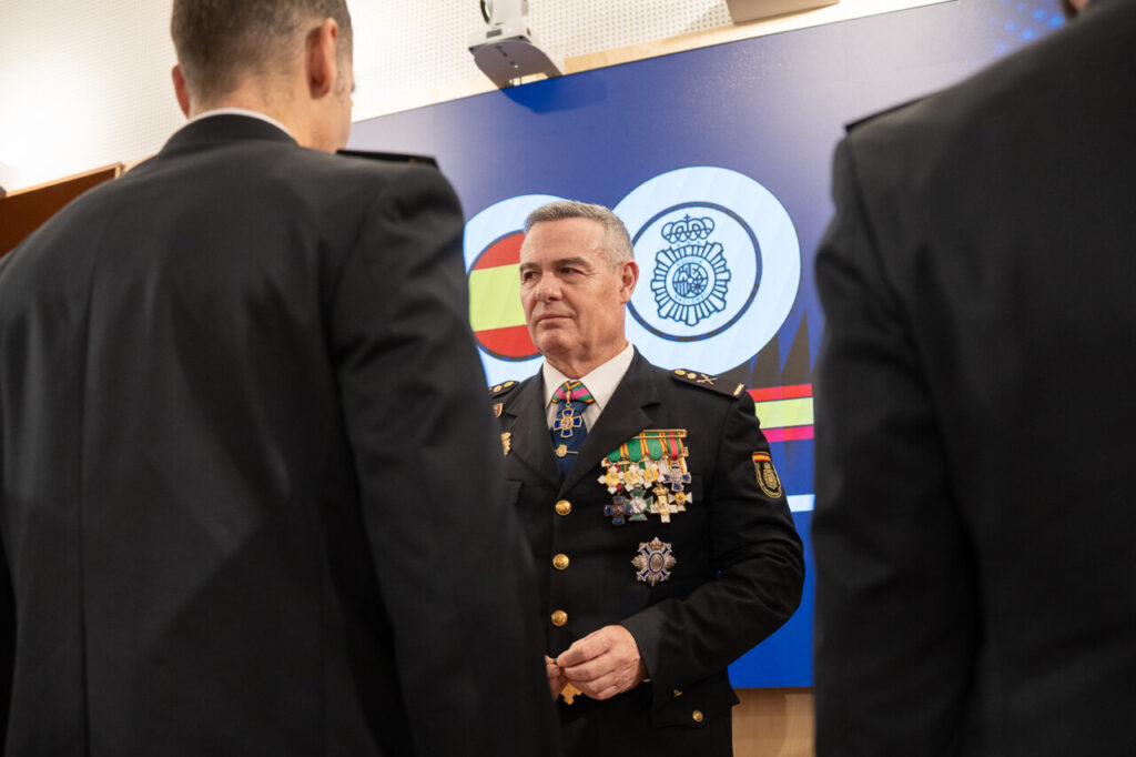 Celebraci&oacute;n del 202 aniversario de la Polic&iacute;a Nacional con oficiales presentes.