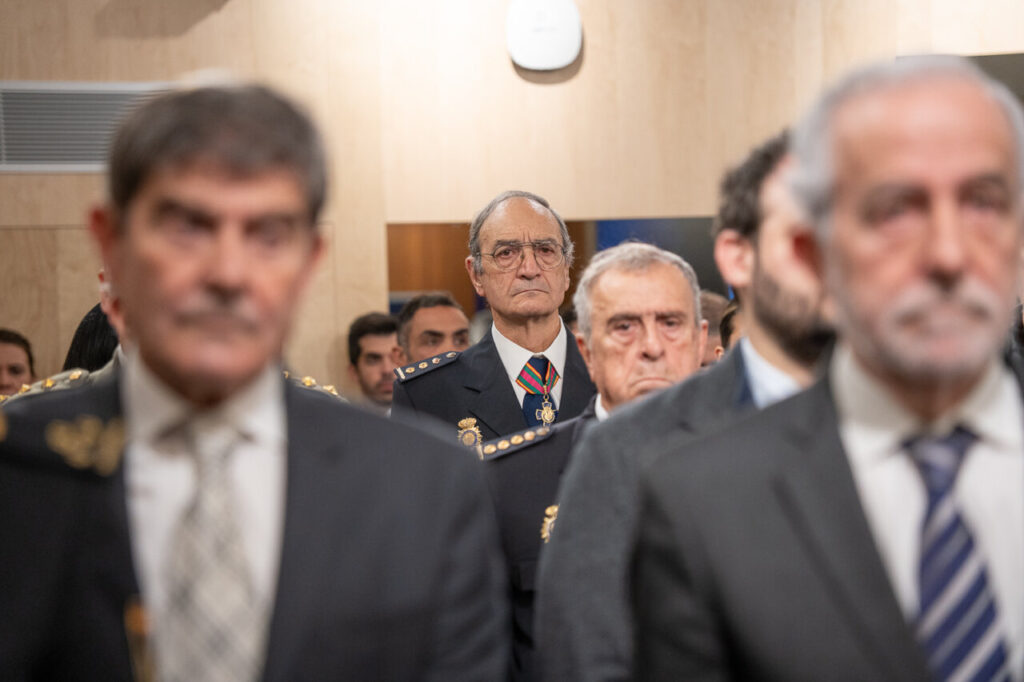 Ceremonia del 202 aniversario de la Polic&iacute;a Nacional con asistentes en uniforme.