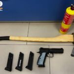 Hacha, pistola de airsoft y bombona de gas incautadas por la polic&iacute;a