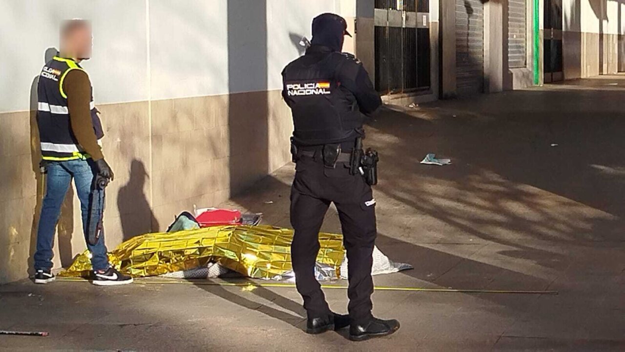 Aparece un cad&aacute;ver en plena calle en Camp Red&oacute;