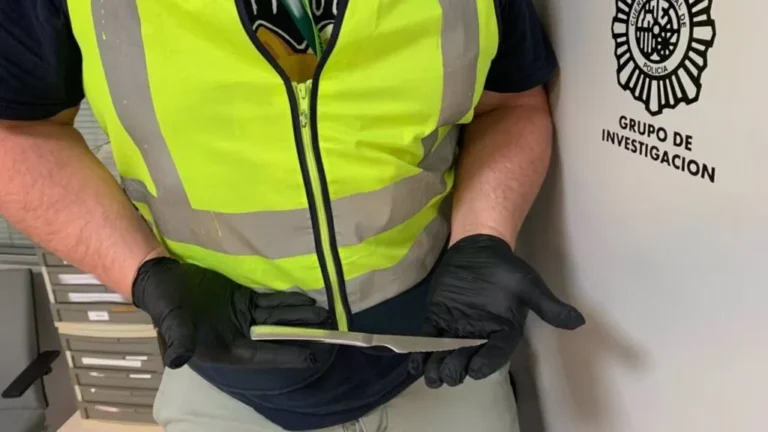 Cuchillo utilizado en un apu&ntilde;alamiento en el aeropuerto de Palma