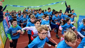 Ni&ntilde;os corriendo en la Carrera Infantil de Reyes en Palma