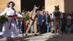 Actuaci&oacute;n de los Cossiers en las fiestas de Sant Honorat en Algaida