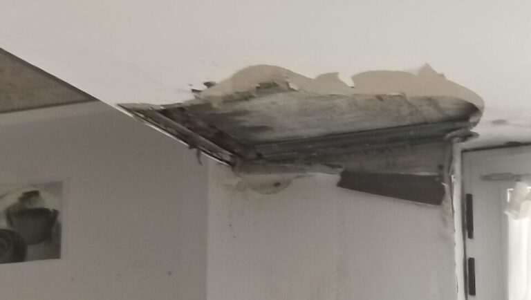 Miedo entre los padres de un colegio de Llucmajor tras el derrumbe del techo en tres aulas