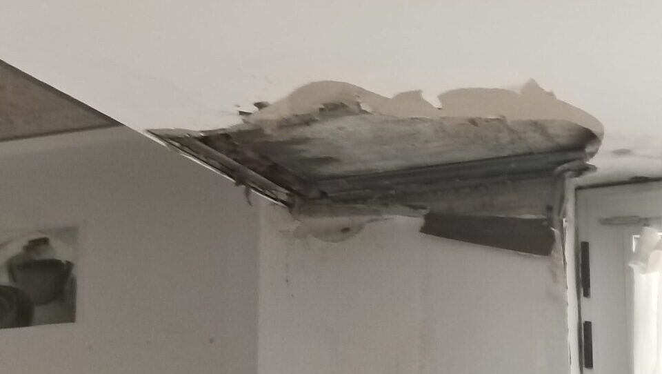 Miedo entre los padres de un colegio de Llucmajor tras el derrumbe del techo en tres aulas