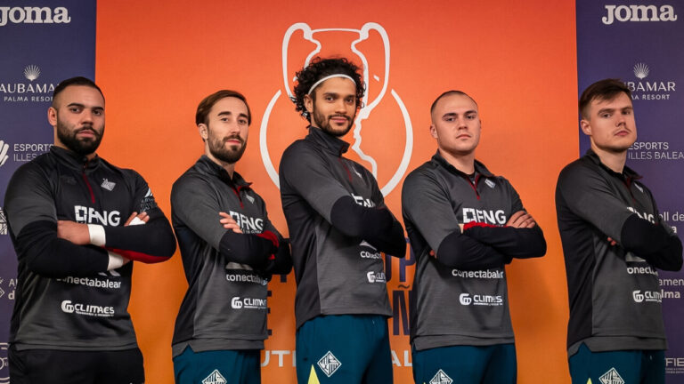 Jugadores del Illes Balears Palma Futsal posando en Son Moix