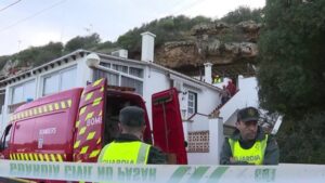 Un hombre muere aplastado por una enorme roca tras un desprendimiento en Menorca